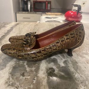 Donald J Pliner Couture Leather Kitten size 6.5M